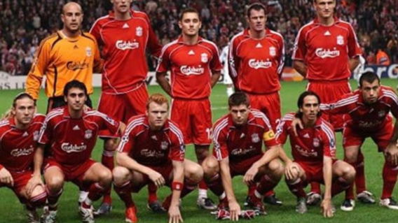 302473_Blu Radio. Tachan de grosero a exestrella del Liverpool por este gesto con una niña de 14 años / Foto: Instagram @23_carra