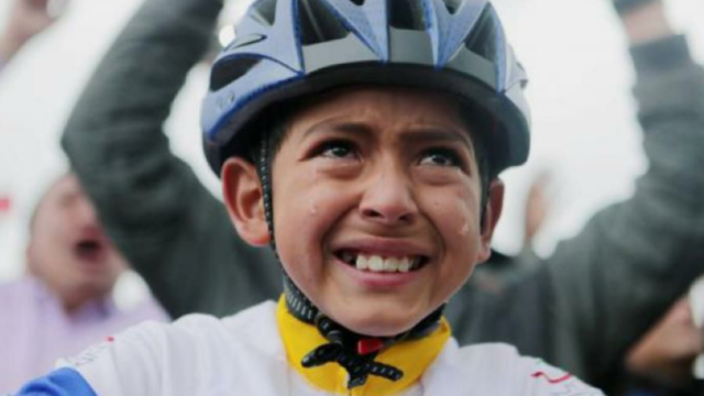 Niño que lloró en el homenaje a Egan Bernal murió arrollado por una tractomula Niño que lloró en el homenaje a Egan Bernal murió arrollado por una tractomula