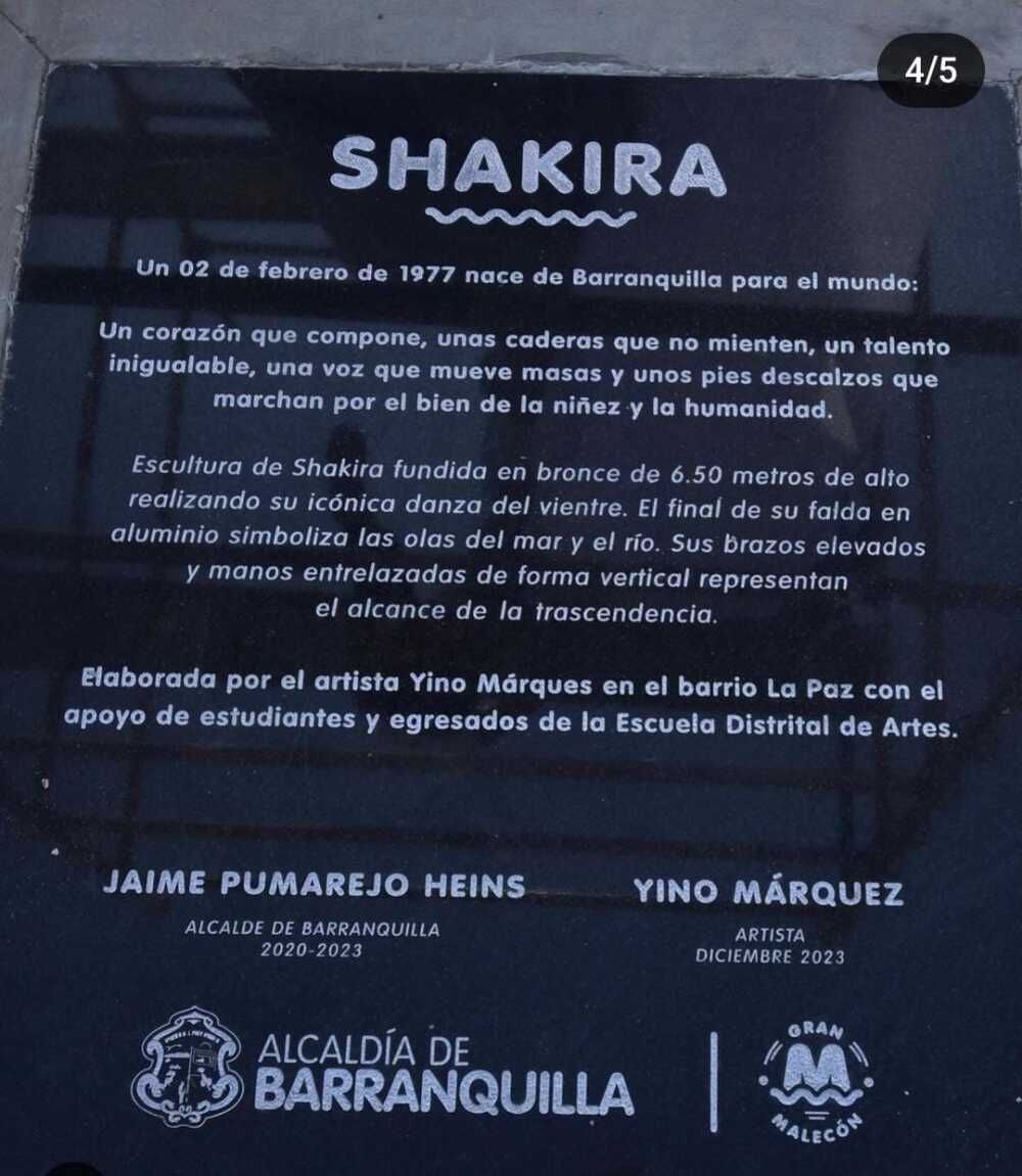 Placa escultura de Shakira.