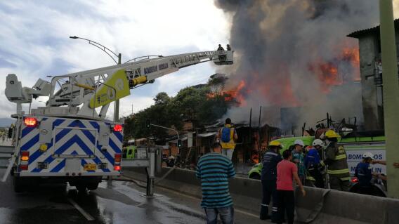 289842_BLU Radio. Control incendio / Foto: DAGRD