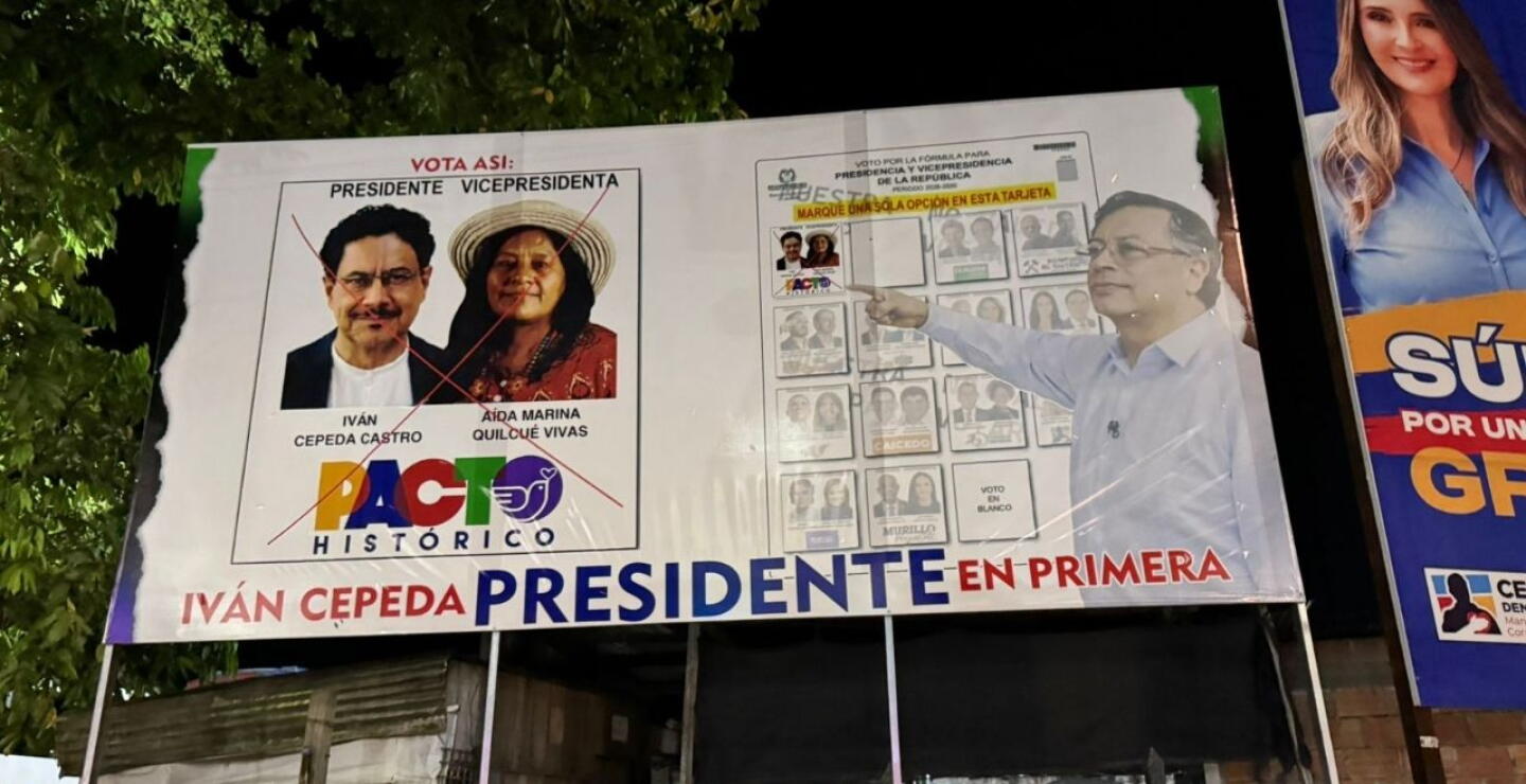 Valle publicitaria con Petro