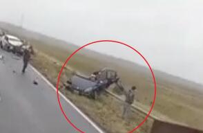 Aparatoso accidente de tránsito deja cinco personas muertas y un carro partido a la mitad