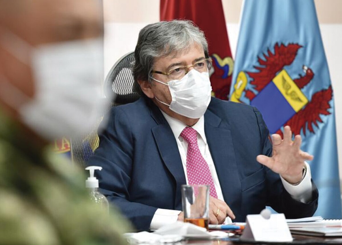 Carlos Holmes Trujillo continúa hospitalizado en cuidado crítico por coronavirus