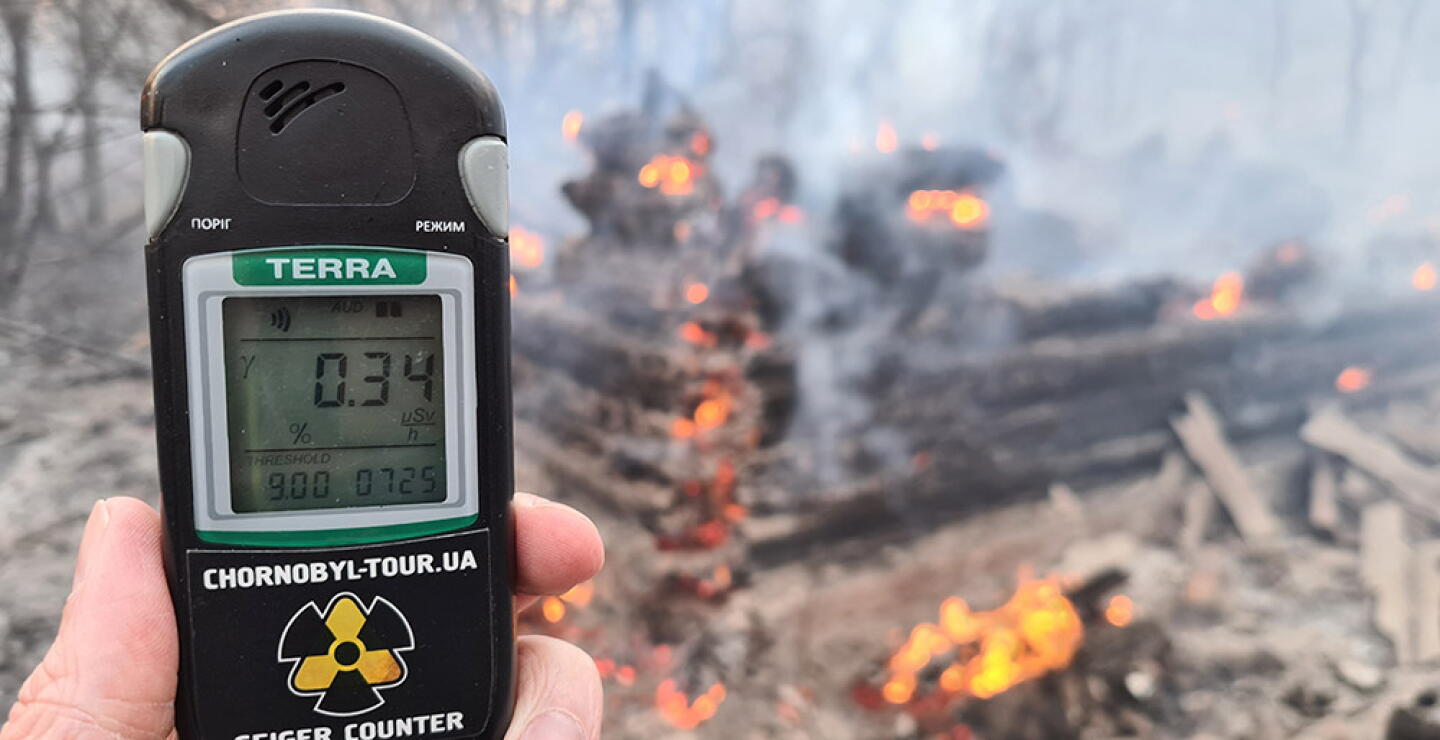359765_Incendio forestal en Chernóbil // Foto: AFP