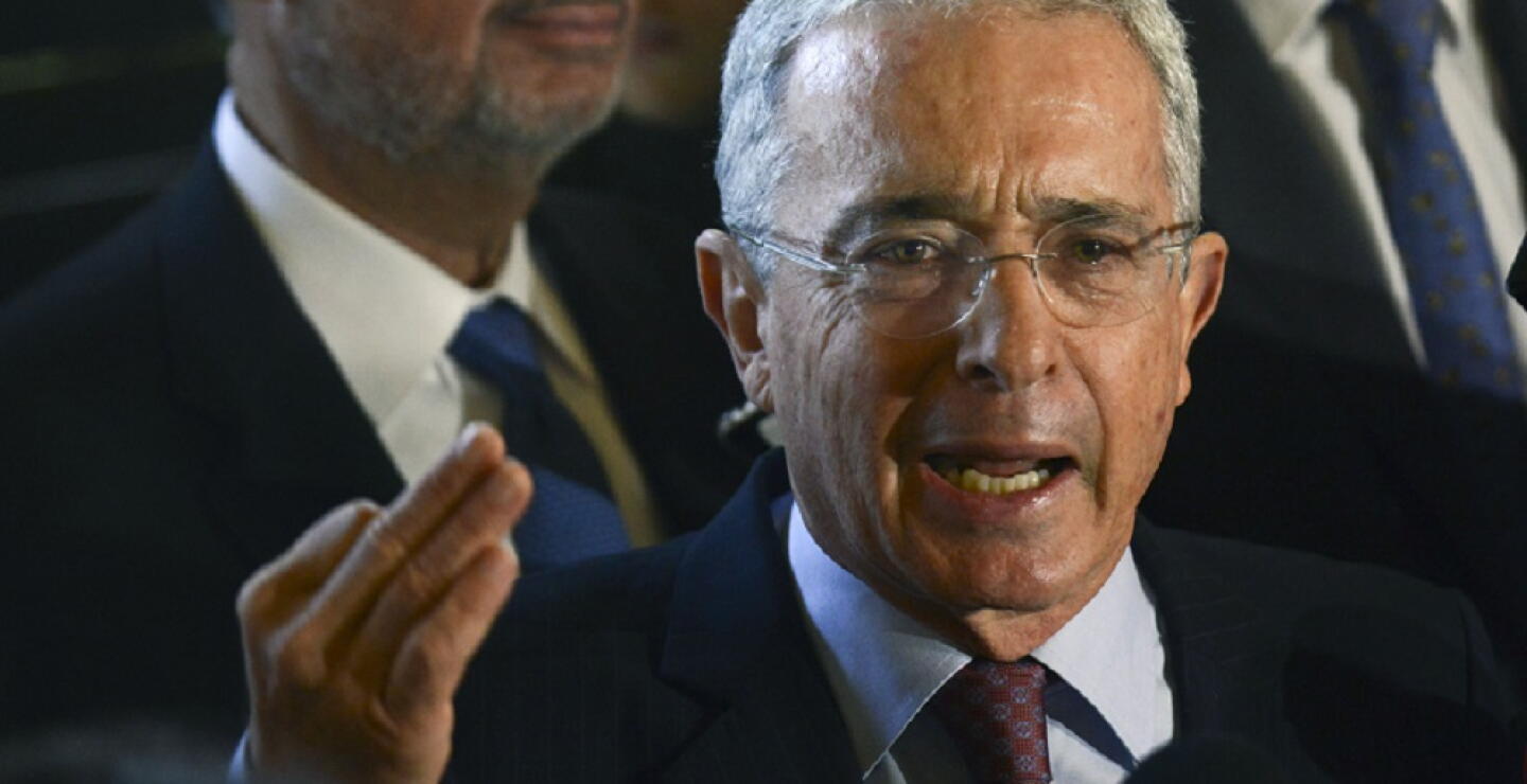 328726_BLU Radio, Álvaro Uribe / Foto: AFP