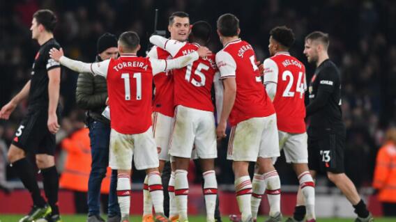 327907_arsenalcelebra010120afpe2.jpg