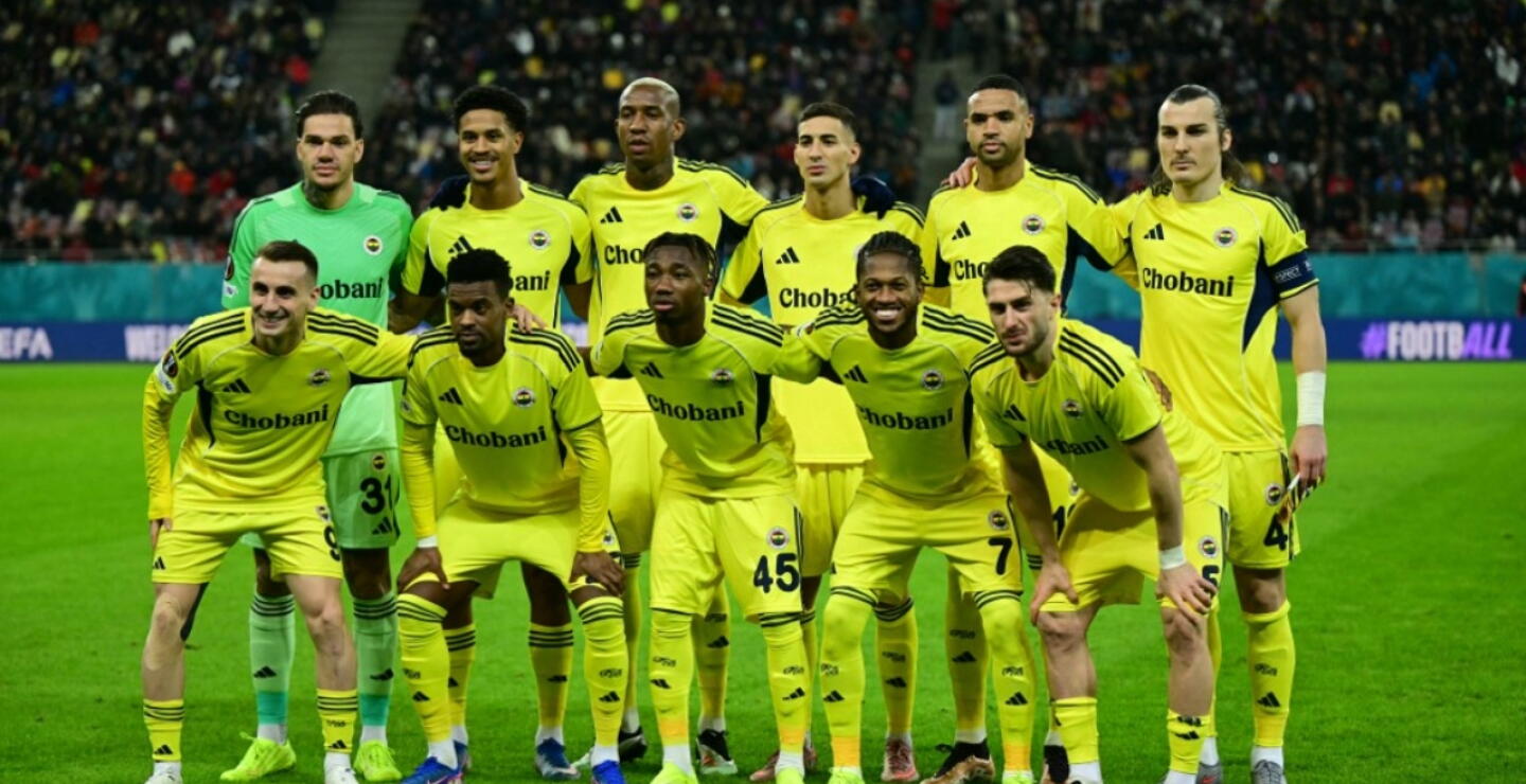 Fenerbahçe en partido contra Steaua de Bucarest por la Europa League.