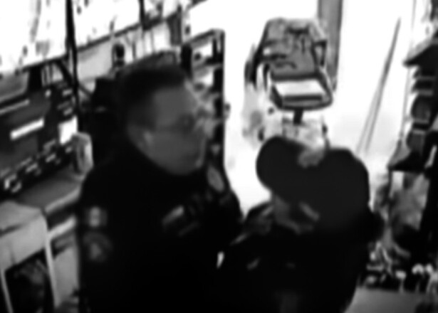 Escándalo por policías mexicanos sorprendidos teniendo relaciones sexuales en el trabajo : Foto captura video suministrado.jpeg