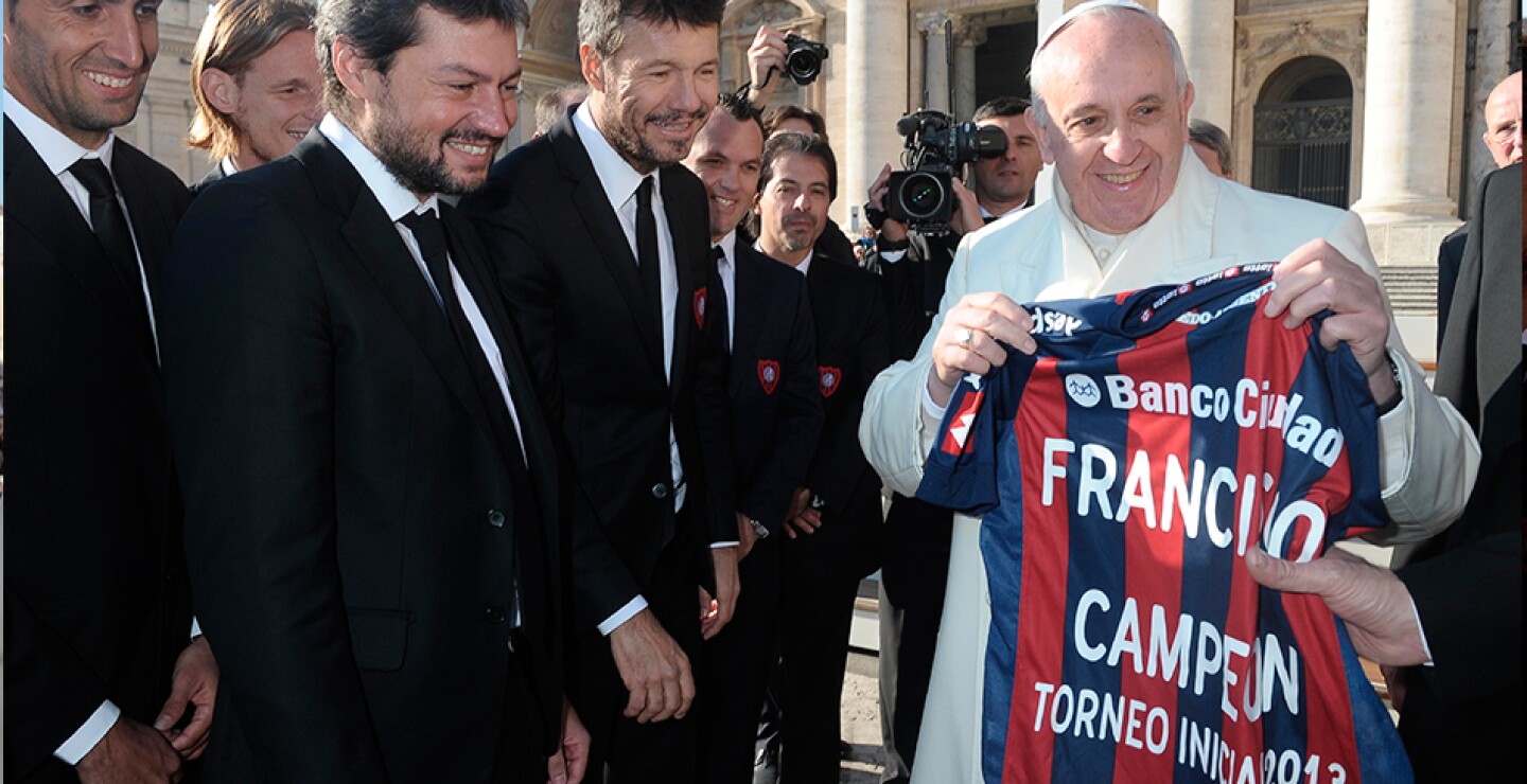papa_francisco_futbol_ap_2.jpg