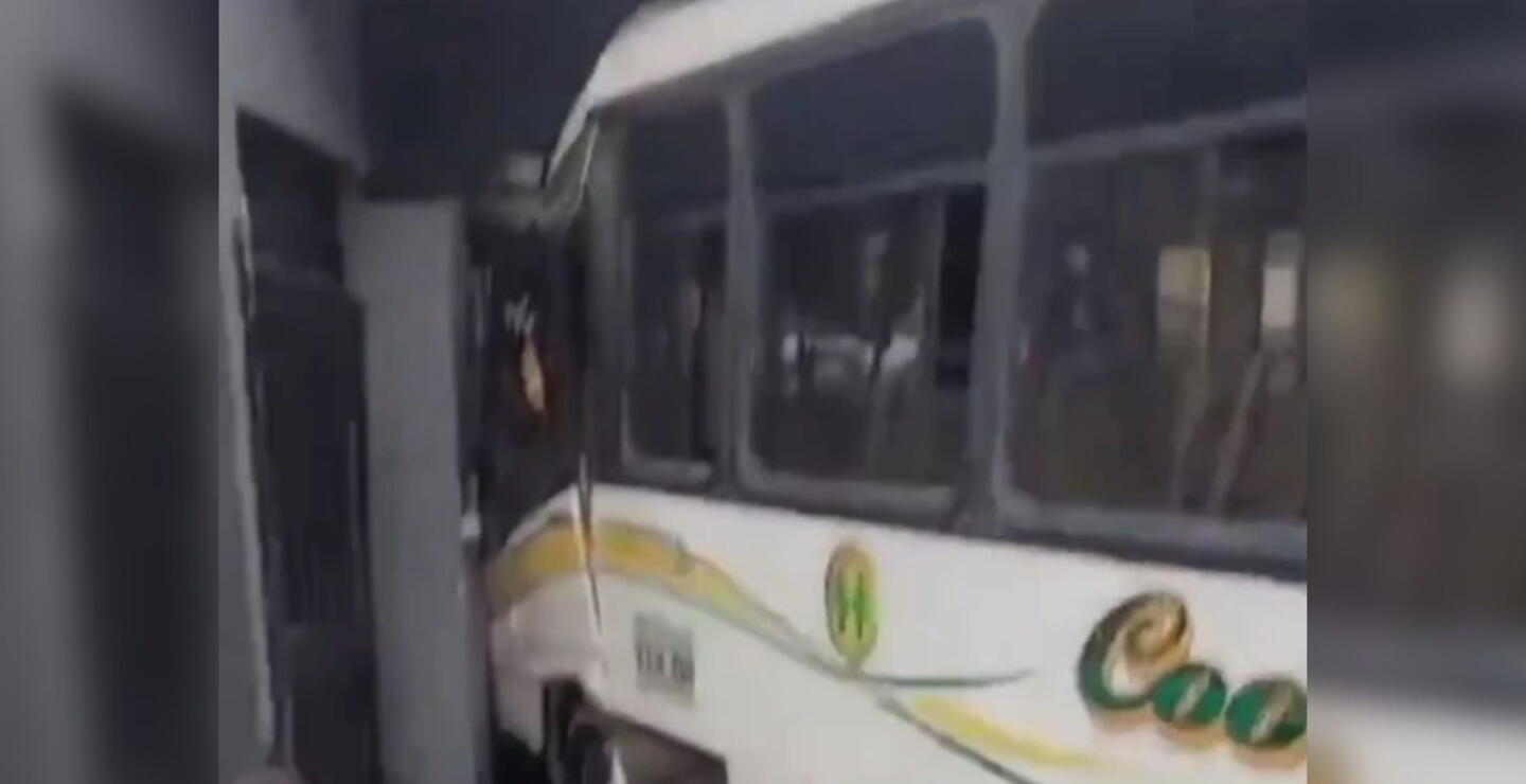 Bus perdió el control en San Andrés y ocasionó grave accidente: 2 personas fallecieron