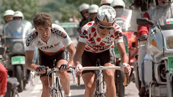 Lucho Herrera, ciclista colombiano del equipo de Pilas Varta, en acción de carrera en el Tour de Francia 1984 Lucho Herrera, ciclista colombiano del equipo de Pilas Varta, en acción de carrera en el Tour de Francia 1984