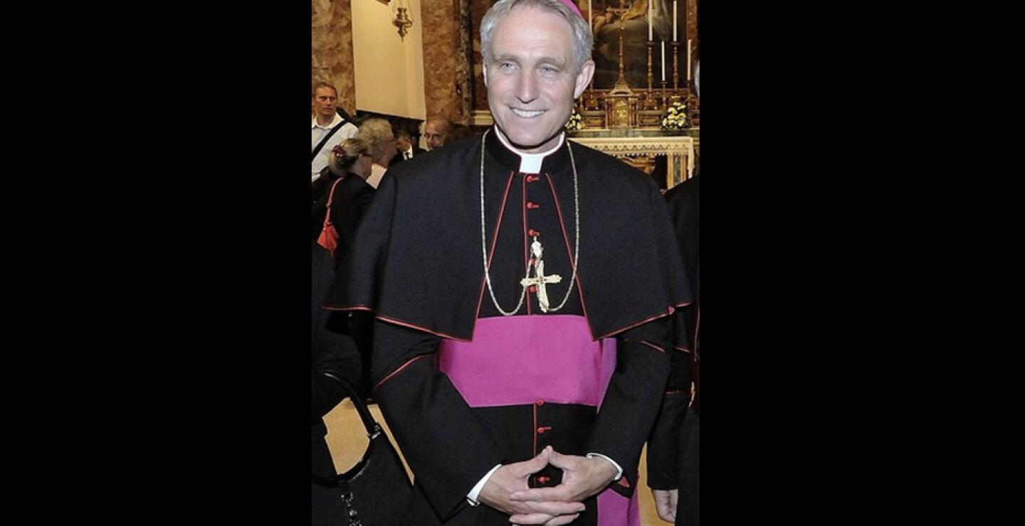 Para Gaenswein, al que el papa Francisco nombró Prefecto de la Casa Pontificia, "un sacerdote que vive el celibato lo debe hacer de manera sincera y no puede existir una doble vida".