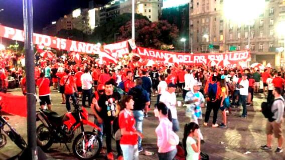 hinchas_america.jpg hinchas_america.jpg
