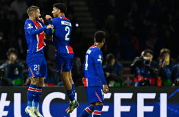 Jugadores del PSG y un festejo de gol contra Barcelona en el Parque de los Príncipes por la Champions League. 