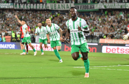 Marino Hinestroza celebrando uno de los goles en el clásico paisa frente a Medellín Marino Hinestroza celebrando uno de los goles en el clásico paisa frente a Medellín