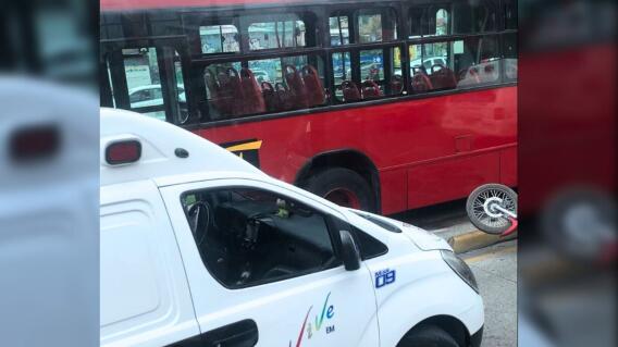 Motociclista muere en accidente con TrasMilenio Motociclista muere en accidente con TrasMilenio