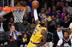 LeBron James, figura de Los Ángeles Lakers vs. Los Ángeles Clippers, en la NBA LeBron James, figura de Los Ángeles Lakers vs. Los Ángeles Clippers, en la NBA