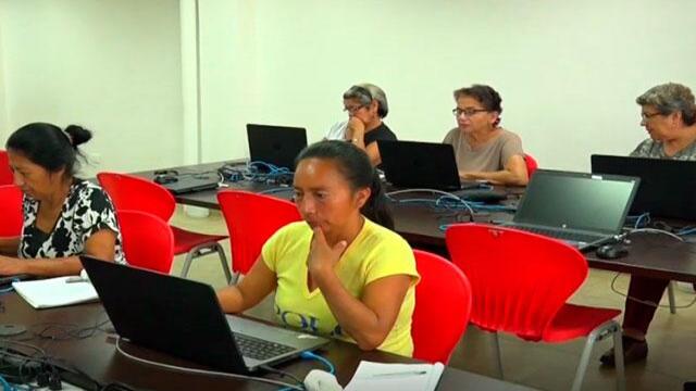 Abuelos de Armenia se están volviendo unos duros en tecnología gracias al programa ‘AdulTICos’