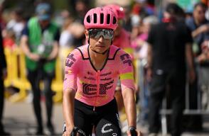 Esteban Chaves (EF Education EasyPost), en medio de la presentación de equipos en la Vuelta a Cataluña 2024 Esteban Chaves (EF Education EasyPost), en medio de la presentación de equipos en la Vuelta a Cataluña 2024