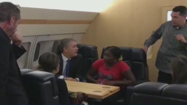 Presidente Duque le dio un ‘aventón’ en el avión presidencial a habitante de Machuca