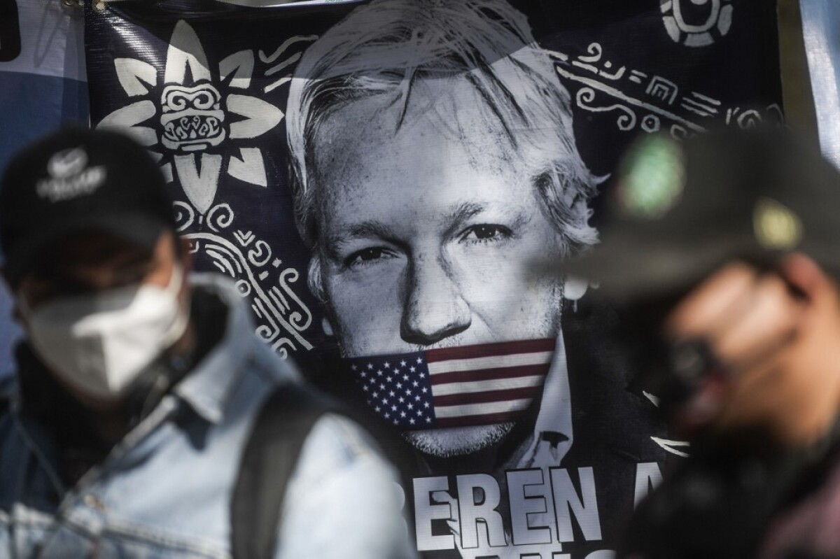 Julian Assange, fundador de WikiLeaks, seguirá en prisión por orden de la justicia británica