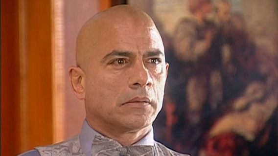 Walter le declara la guerra a Salvador en El Cuerpo del Deseo. Walter le declara la guerra a Salvador en El Cuerpo del Deseo.