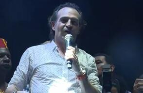 Miles de personas acompañaron a Federico Gutiérrez en Barranquilla a pesar de la lluvia