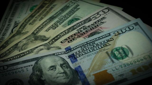 Dólar histórico: superó la barrera de los 3.500 pesos