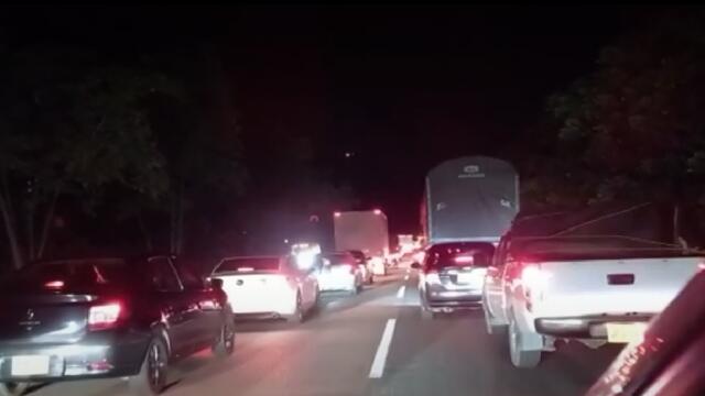 Monumental trancón en vía a Girardot, todo un viacrucis para viajeros Monumental trancón en vía a Girardot, todo un viacrucis para viajeros