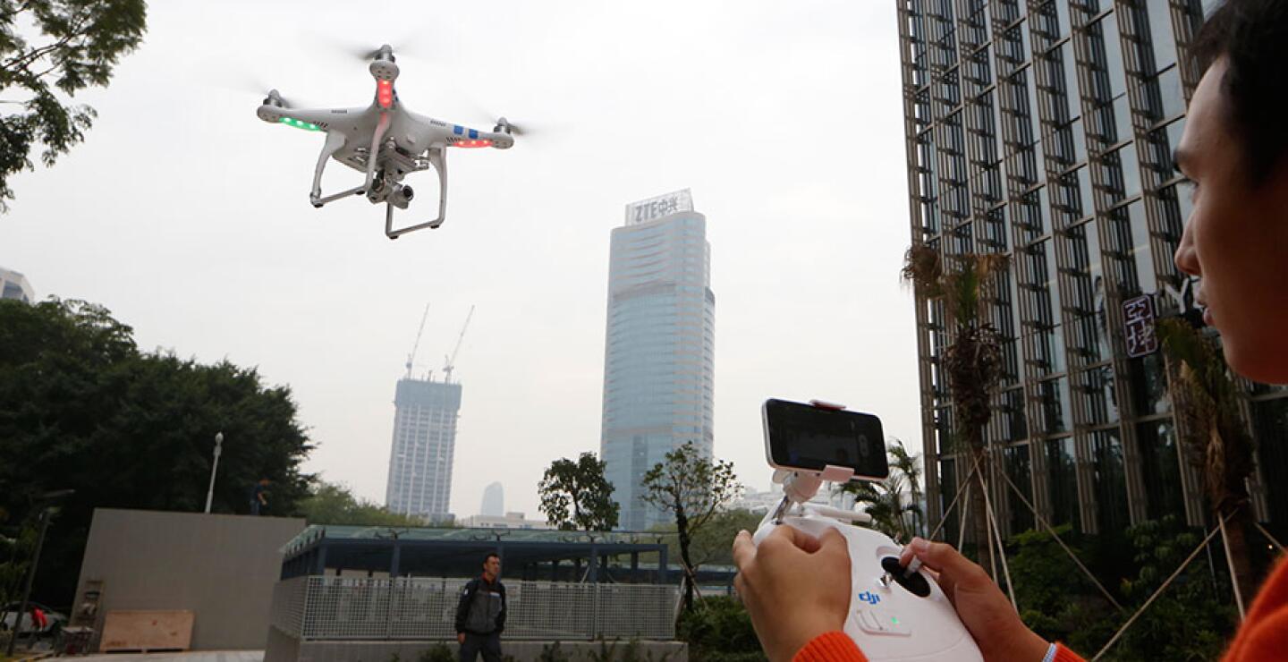 "La AFA está aterrada", comentó David Bridges, profesor de ingeniería mecánica que está probando drones en la Universidad Texas A&N en Corpus Christi.
