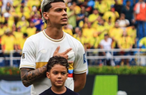 el niño que siempre acompaña a Richard Ríos,