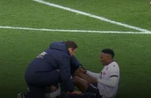 Jhon Lucumí se lesionó en Como vs. Bolonia por la Serie A.