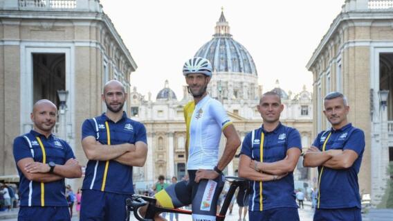 Rien Schuurhuis, ciclista de Ciudad del Vaticano. Rien Schuurhuis, ciclista de Ciudad del Vaticano.