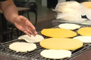 Esta es la arepa más grande de Medellín, talla XL: hablamos con su creador