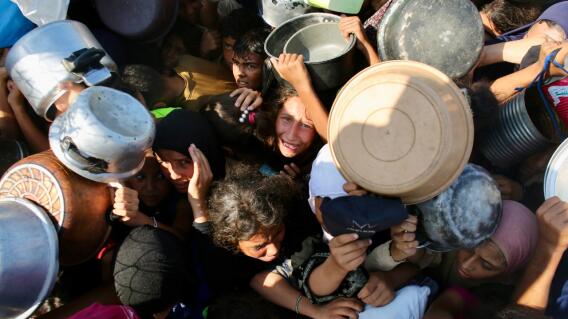 Palestino habla de la situación en Gaza donde la gente se desmaya de hambre Palestino habla de la situación en Gaza donde la gente se desmaya de hambre