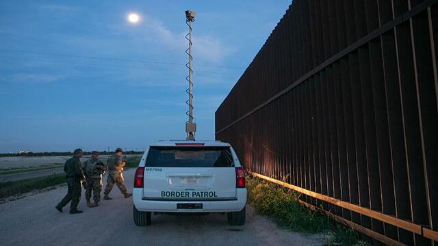 Newskeek revela que soldados en frontera sur de EE. UU. tienen autorización para disparar