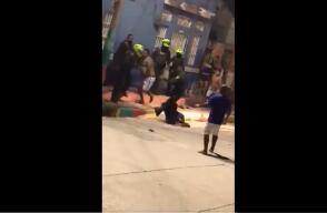 369278_BLU Radio //Policías y comunidad terminaron enfrentándose a puños // Foto tomada de video