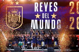 Selección España celebrpo el título del Mundial 2026 en la plaza de Cibeles. 