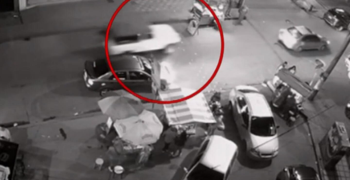 Conductor, al parecer borracho, estrelló dos carros en Bogotá