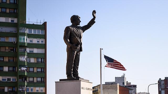 Tonibler y Klinton, los nombres que causan curiosidad en Kosovo Tonibler y Klinton, los nombres que causan curiosidad en Kosovo