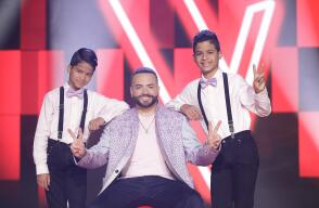 Alex imita a Nacho en La Voz Kids