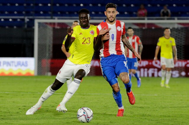 Dávinson Sánchez, con la Selección Colombia frente a Paraguay