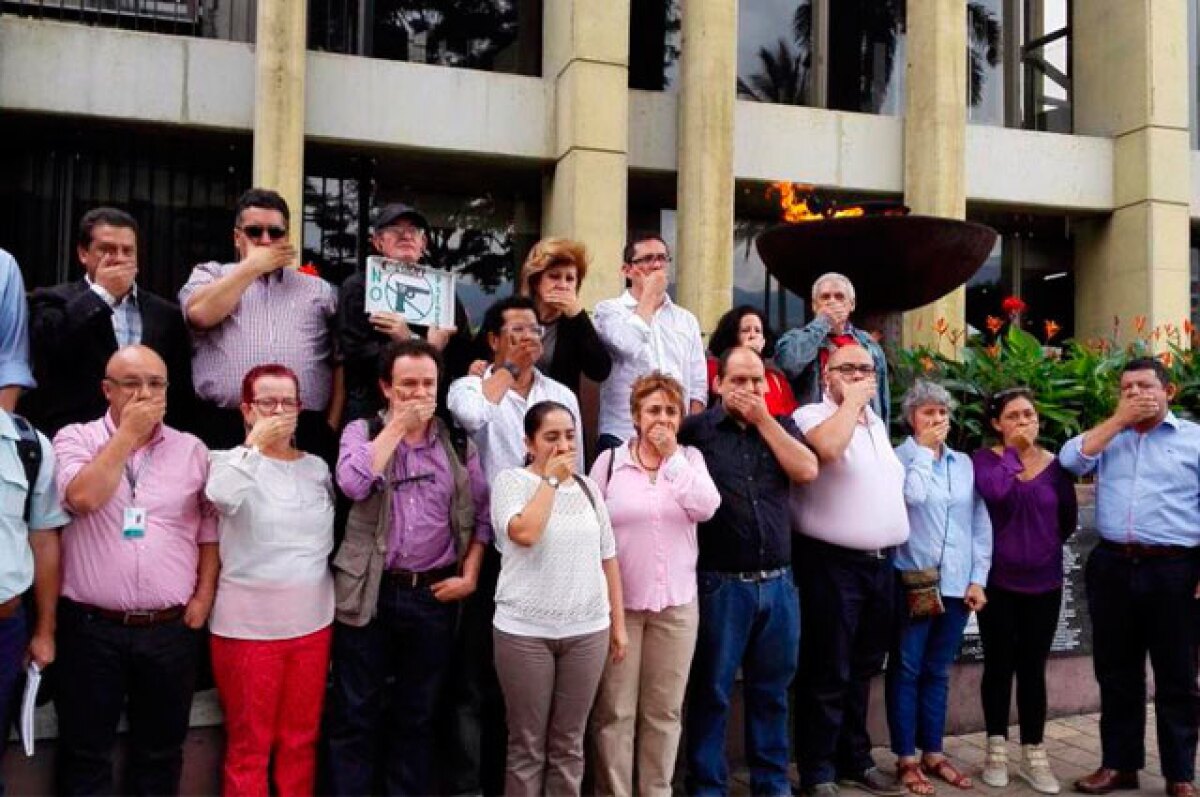 170315-periodistas-protesta-planton.jpg