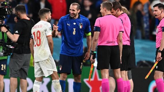 Chiellini y Jordi Alba, en Italia contra España Chiellini y Jordi Alba, en Italia contra España