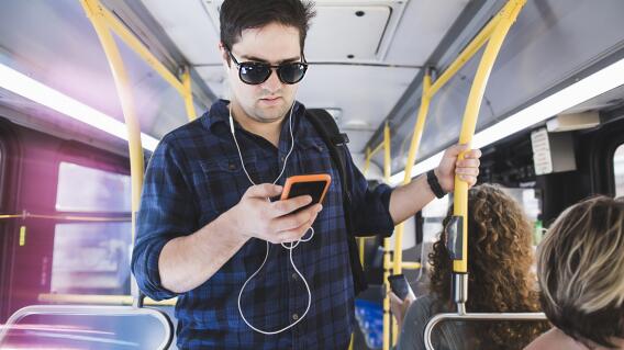 Pasajeros en un bus Pasajeros en un bus