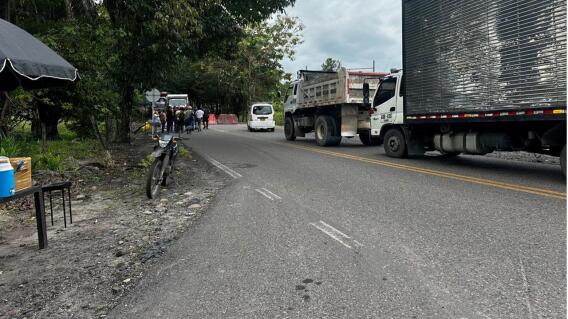 Comunidades bloquean la Troncal del Carare.