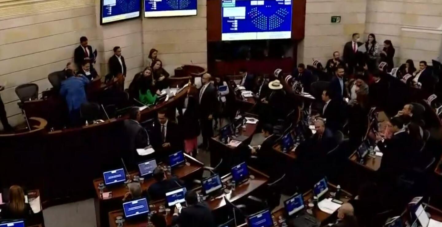 ¿Congresista a los 18 años? Reforma política radicada por el gobierno Petro genera polémica