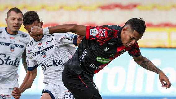 Acción de juego entre Fortaleza y Cúcuta Deportivo por la cuarta fecha de la Liga BetPlay II-2026.