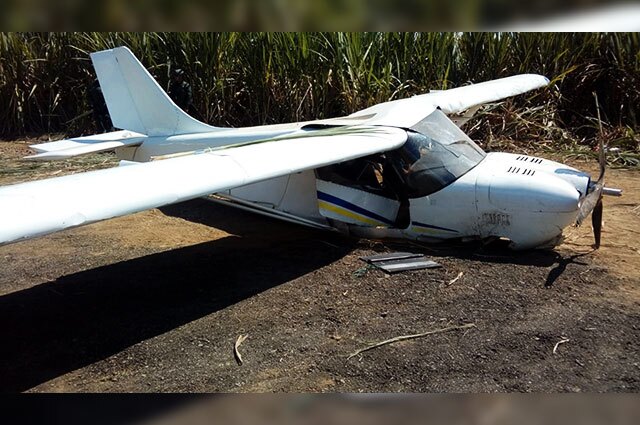 Millonario hallazgo a bordo de avioneta que aterrizó en cañaduzal tras ver a la Fuerza Aérea