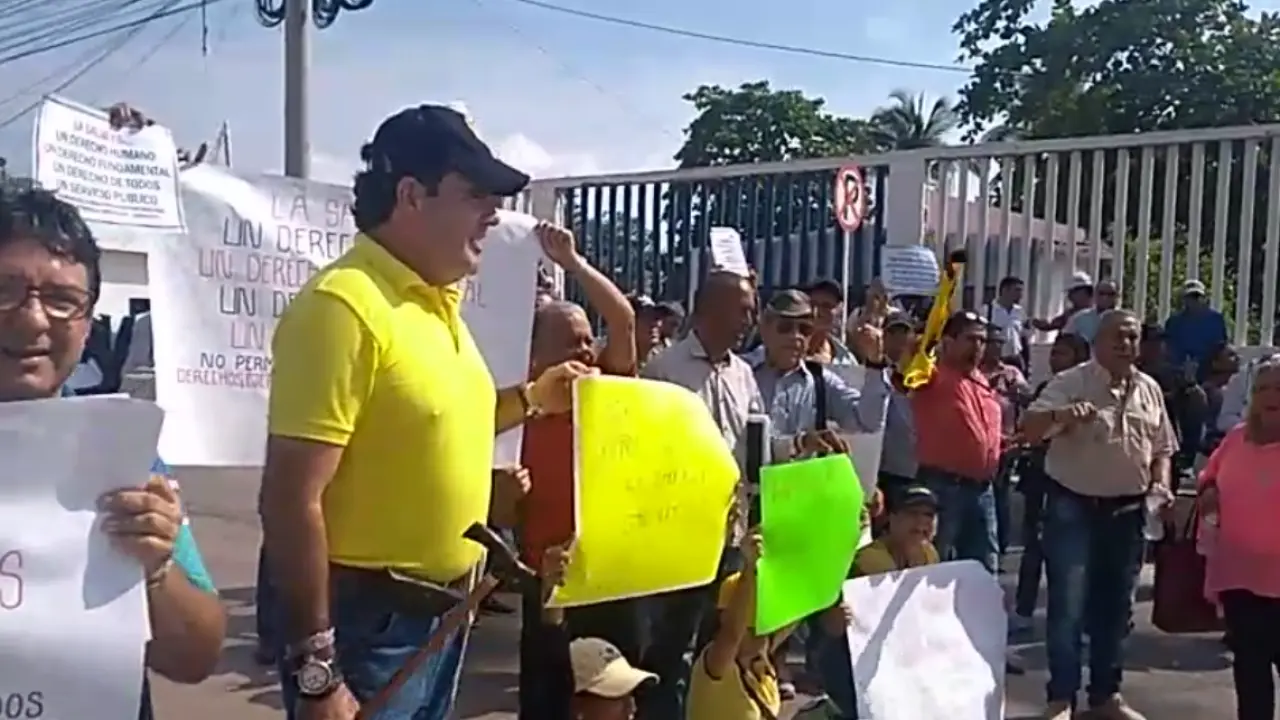 Pacientes con VIH de la Armada protestan por falta de medicamentos en ...
